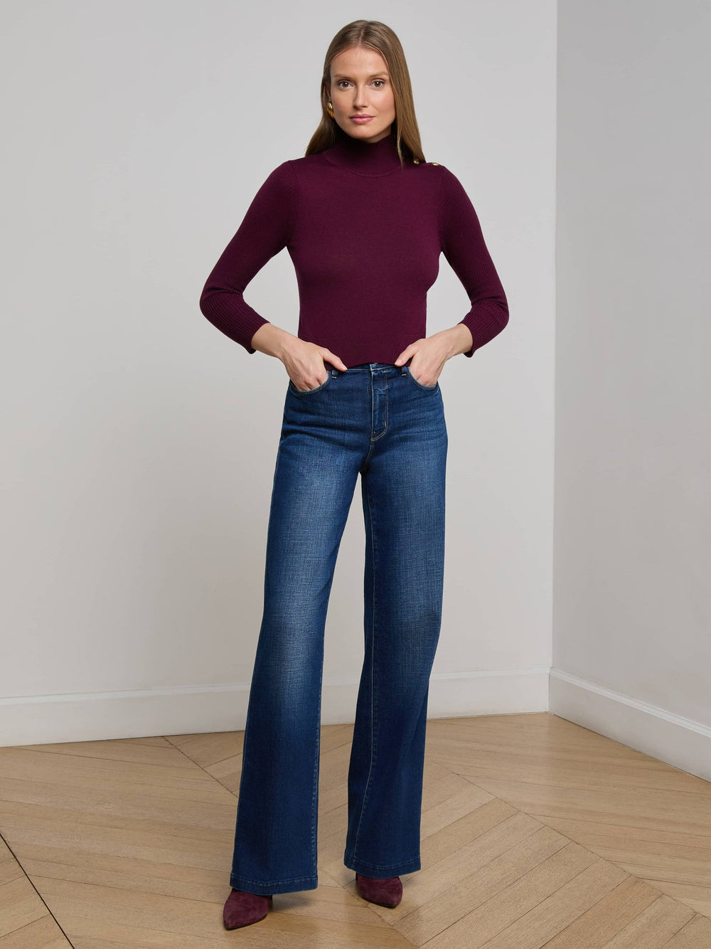 Kamdyn Mock-Neck Top in Dark Port/Gold | L'AGENCE online