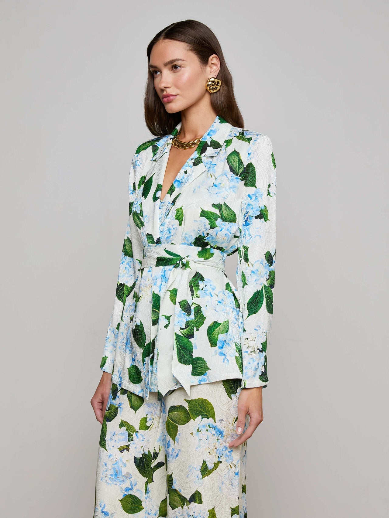 Ciara Satin Robe Top in Ivory/Light Blue Large Hydrangea | L'AGENCE sale