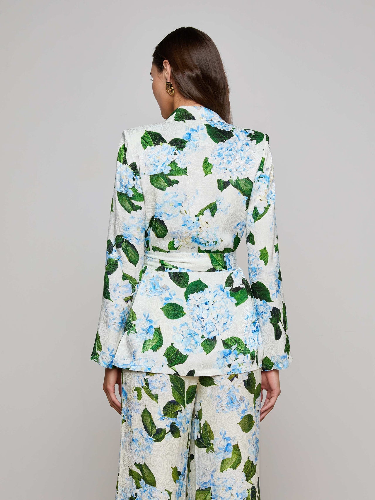 Ciara Satin Robe Top in Ivory/Light Blue Large Hydrangea | L'AGENCE sale