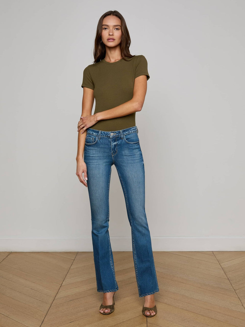 Ressi Fitted Tee in Pine | L'AGENCE online