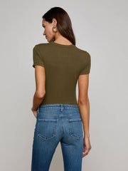 Ressi Fitted Tee in Pine | L'AGENCE online