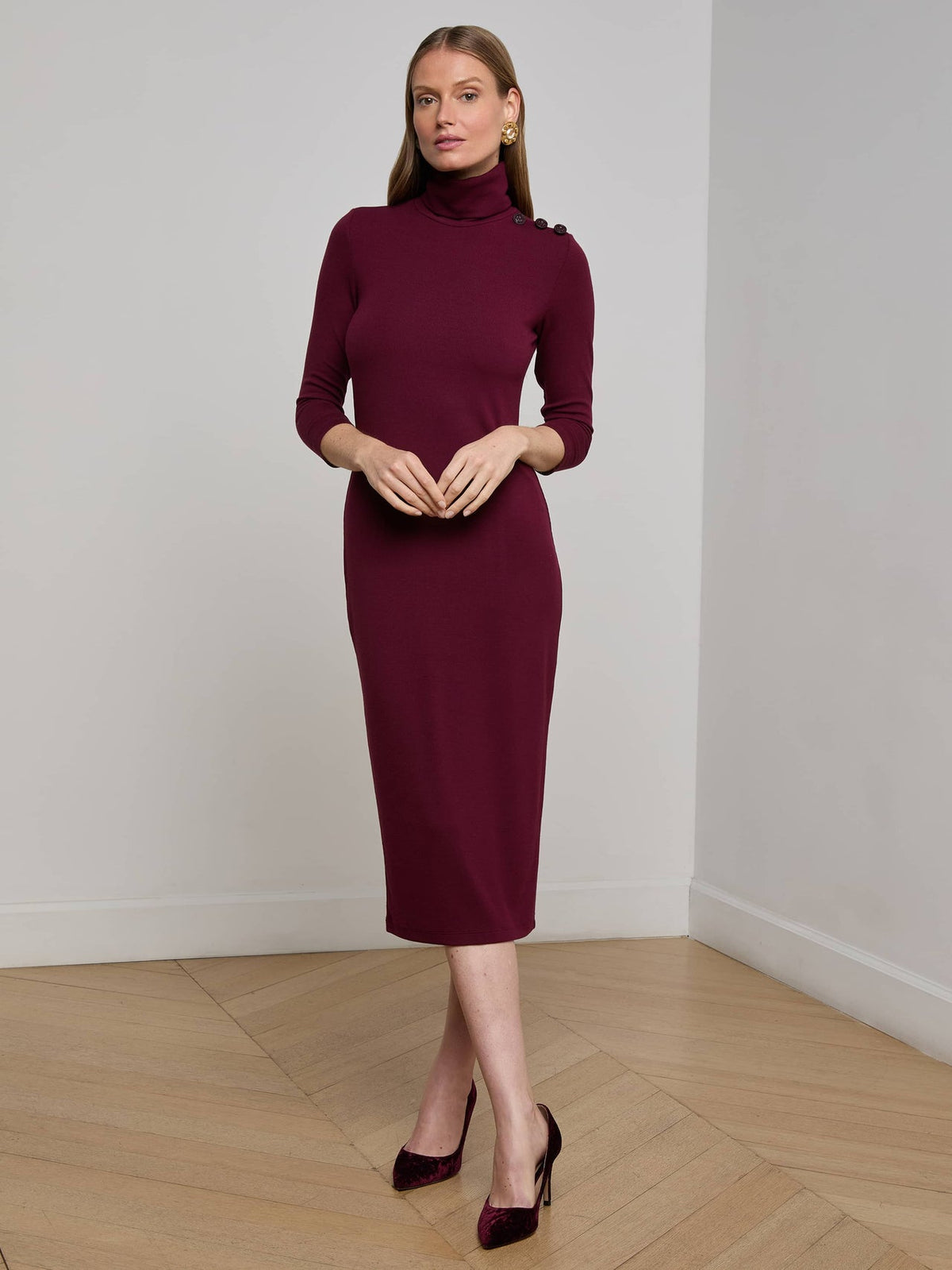 Voletta Turtleneck Midi Dress in Dark Port | L'AGENCE online