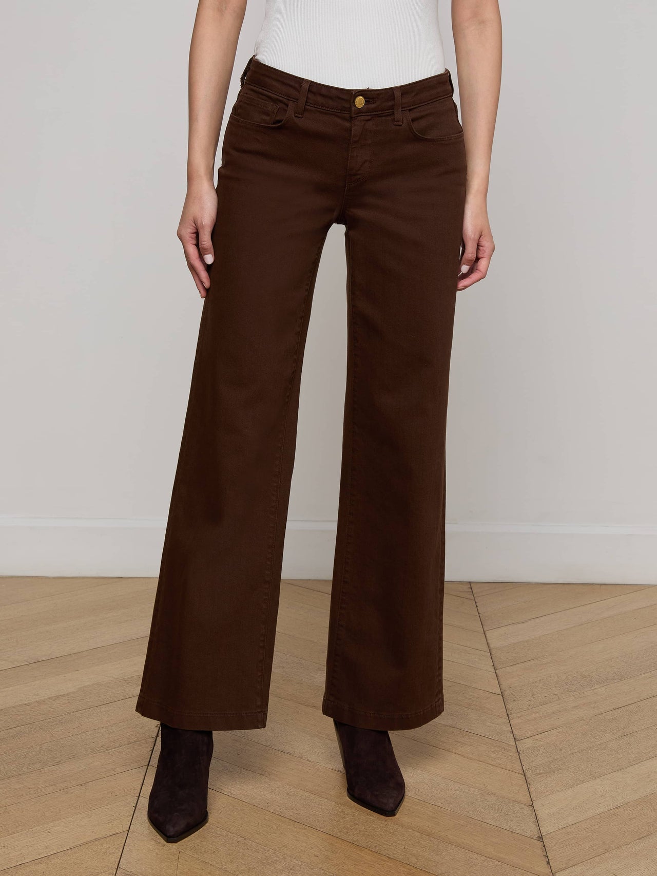 Joanne Low-Rise Wide-Leg Jean in Brown | L'AGENCE online