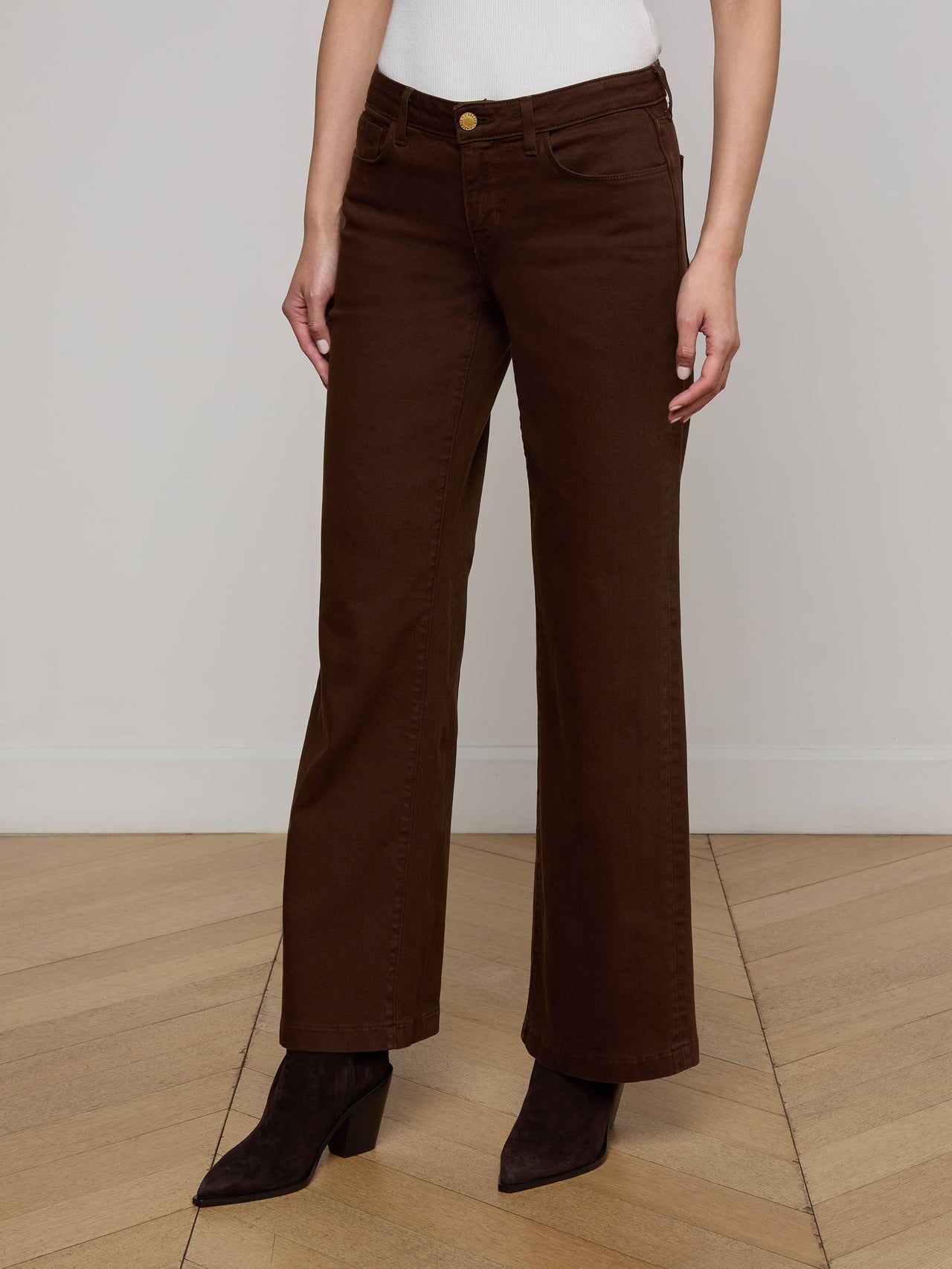 Joanne Low-Rise Wide-Leg Jean in Brown | L'AGENCE online