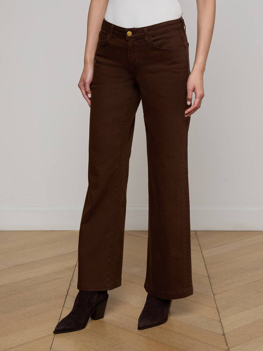 Joanne Low-Rise Wide-Leg Jean in Brown | L'AGENCE online