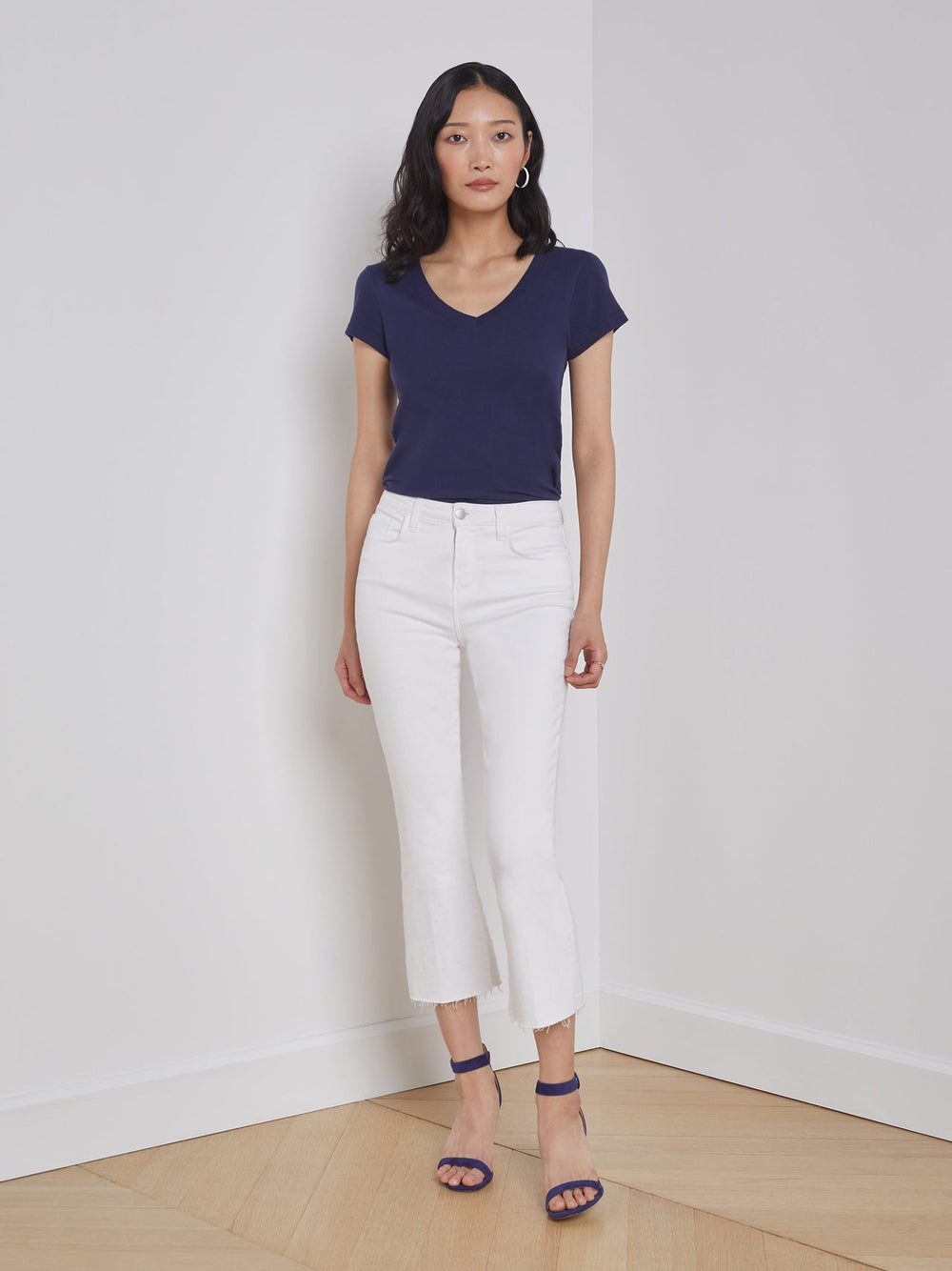 Becca Cotton V-Neck Tee in Navy | L'AGENCE online