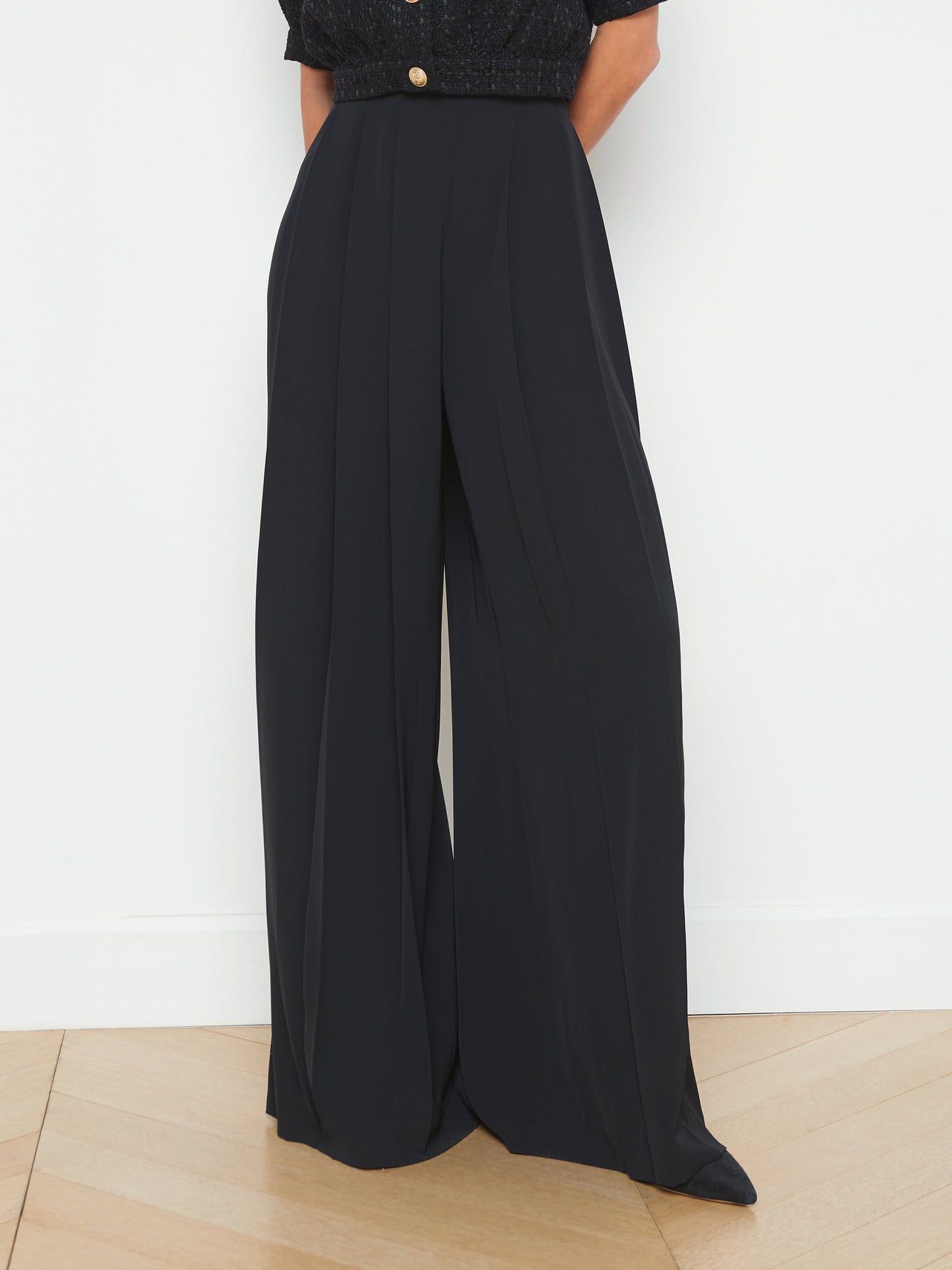 Nova Pleated Wide-Leg Pant in Black | L'AGENCE near me