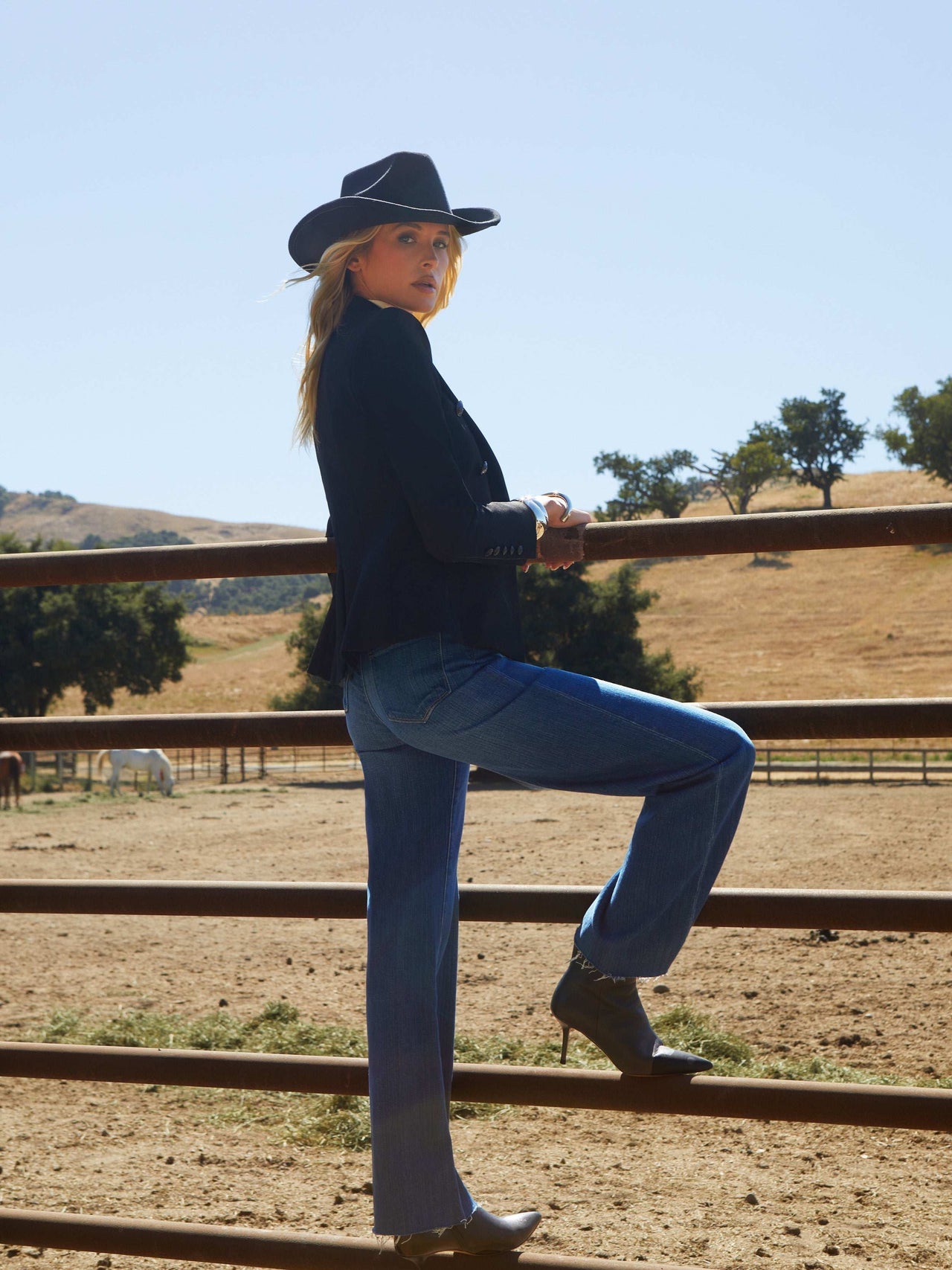 Marie Double-Breasted Slim-Fit Blazer in Black | L'AGENCE online