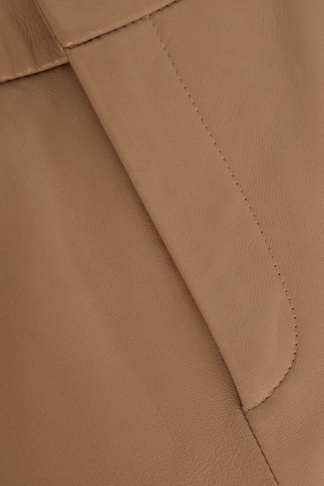 Livvy Leather Straight-Leg Trouser in Cappuccino | L'AGENCE online