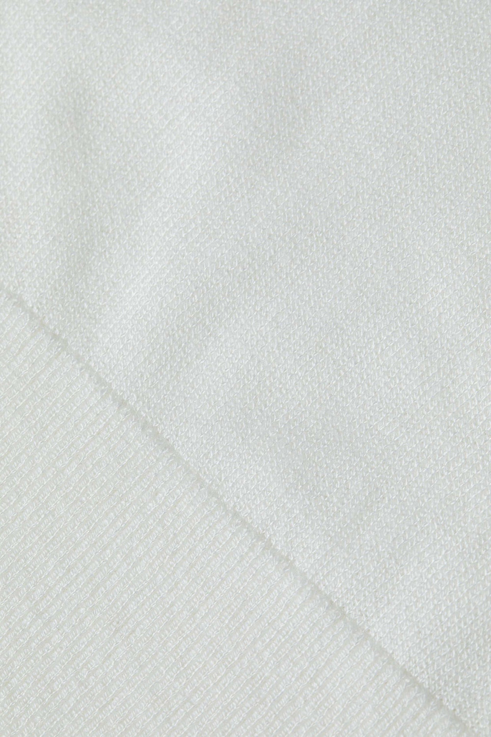 Kamdyn Cropped Turtleneck in Ivory/Gold | L'AGENCE online